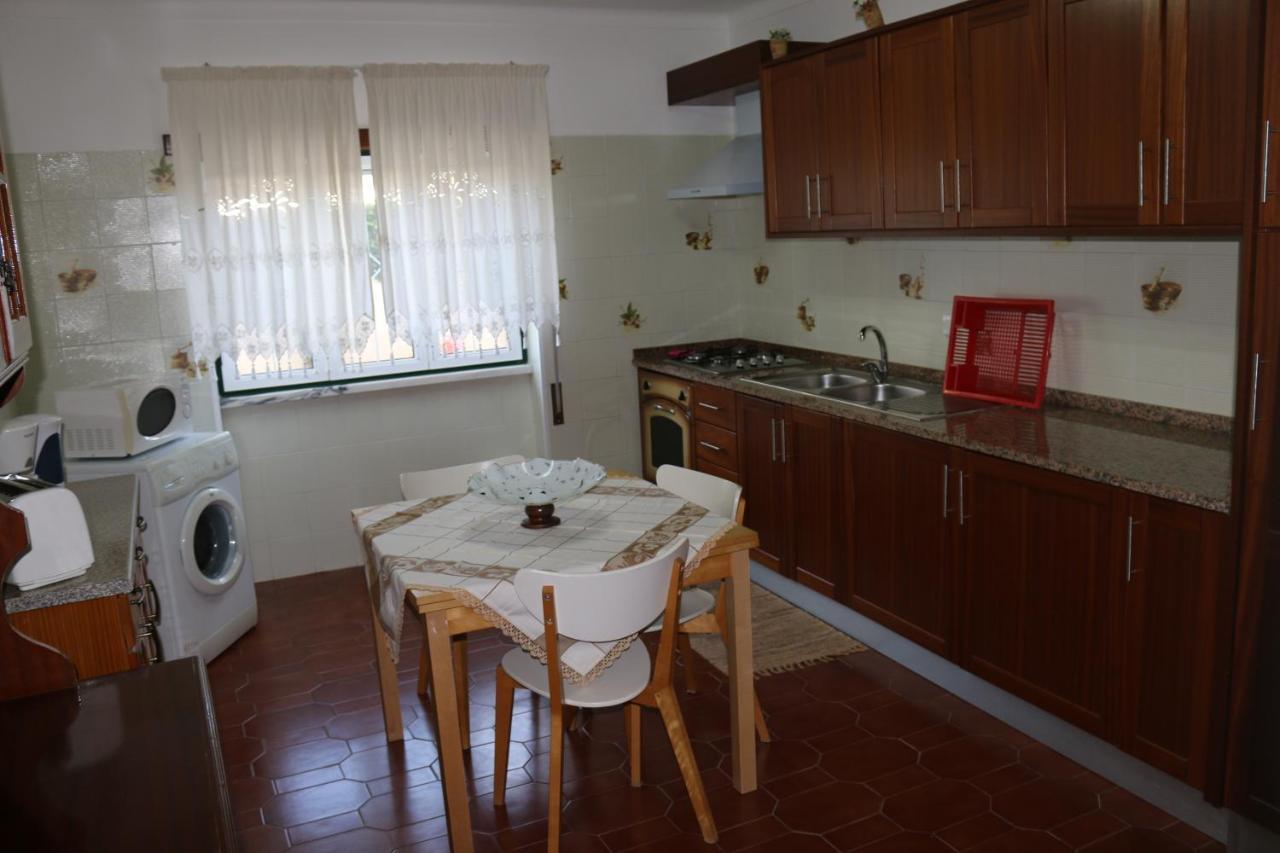 Ferienwohnung Vivenda Barroso Nazaré Exterior foto